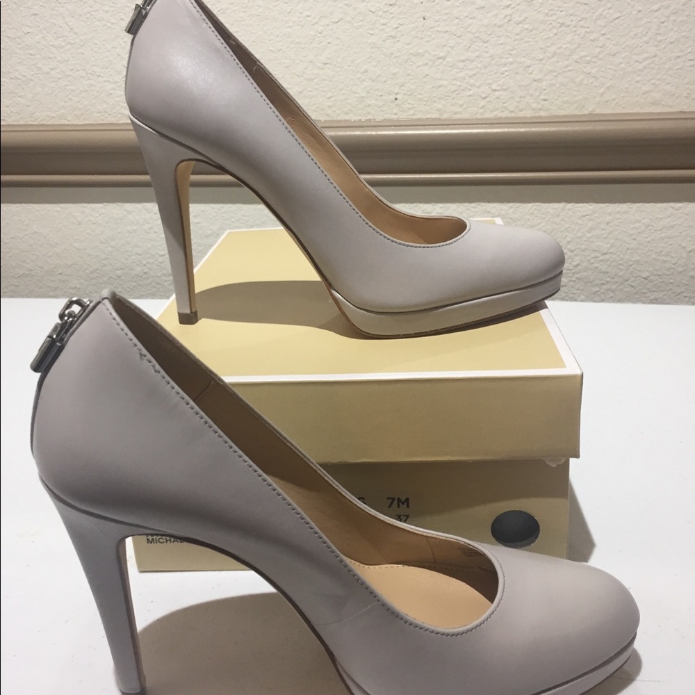 Michael Kors Antoinette Leather Pumps